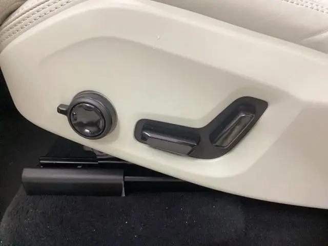 2026 Volvo XC90 Ultra, B6 AWD Gas (mild hybrid), Gasoline, Bright, 7 Seats