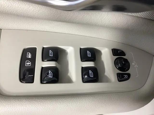 2026 Volvo XC90 Ultra, B6 AWD Gas (mild hybrid), Gasoline, Bright, 7 Seats