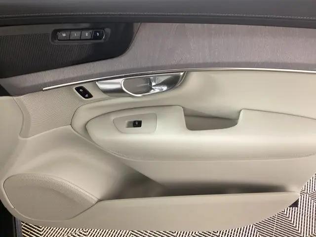 2026 Volvo XC90 Ultra, B6 AWD Gas (mild hybrid), Gasoline, Bright, 7 Seats