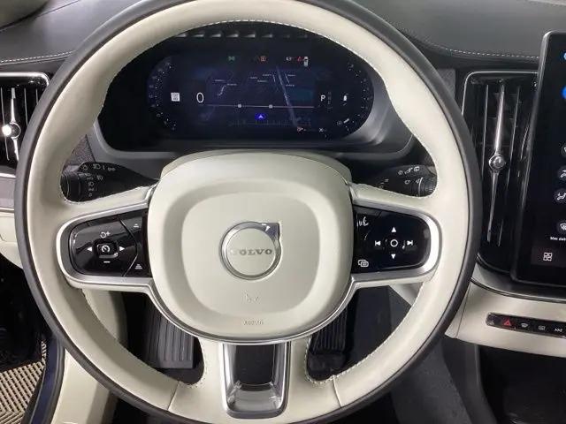 2026 Volvo XC90 Ultra, B6 AWD Gas (mild hybrid), Gasoline, Bright, 7 Seats
