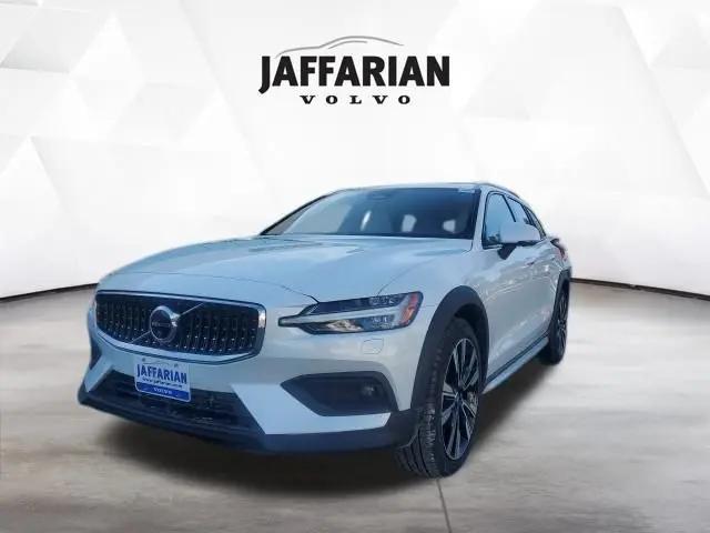 2026 Volvo V60 Cross Country Ultra, B5 AWD Gas (mild hybrid)