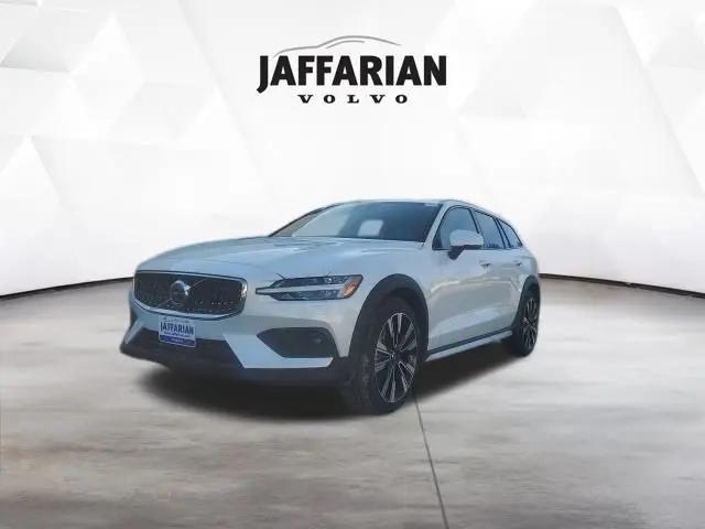 2026 Volvo V60 Cross Country Ultra, B5 AWD Gas (mild hybrid)