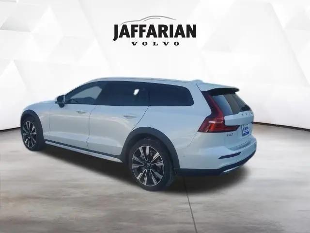 2026 Volvo V60 Cross Country Ultra, B5 AWD Gas (mild hybrid)