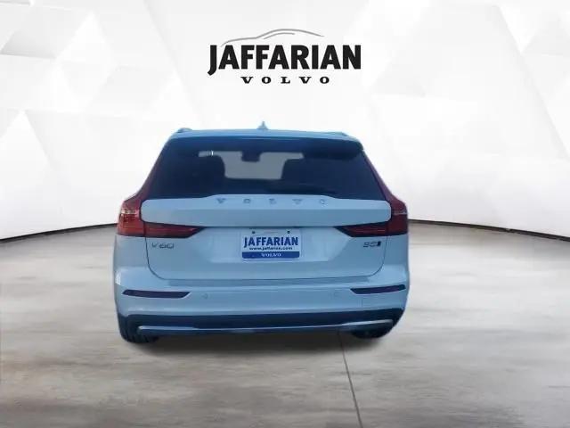 2026 Volvo V60 Cross Country Ultra, B5 AWD Gas (mild hybrid)