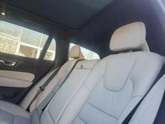 2026 Volvo V60 Cross Country Ultra, B5 AWD Gas (mild hybrid)
