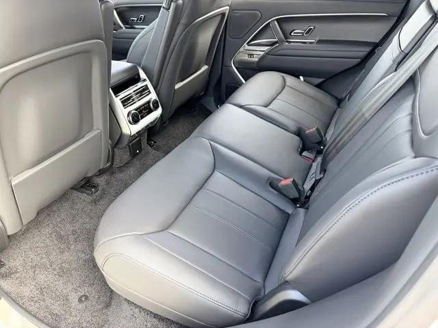 2026 Land Rover Range Rover P400 SE