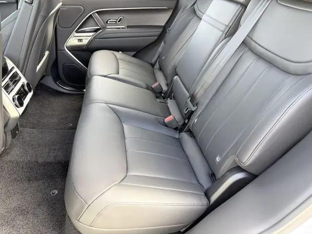 2026 Land Rover Range Rover P400 SE