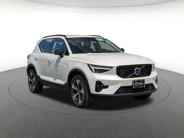 2026 Volvo XC40 Plus, B5 AWD Gas mild hybrid, Dark