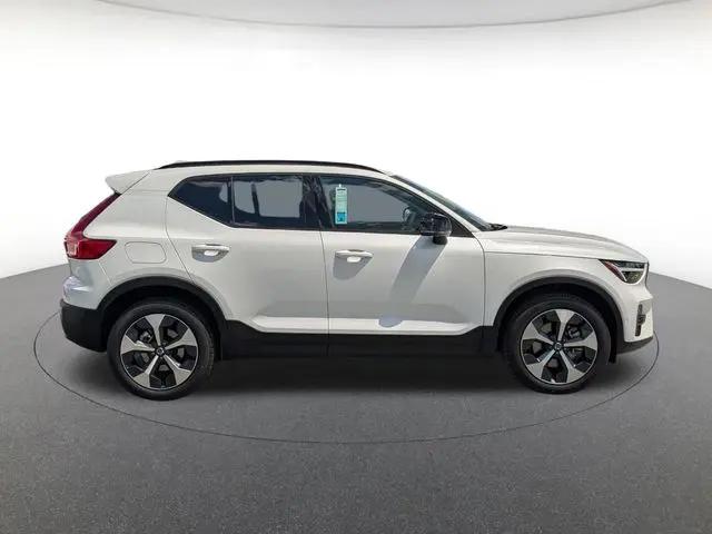 2026 Volvo XC40 Plus, B5 AWD Gas mild hybrid, Dark