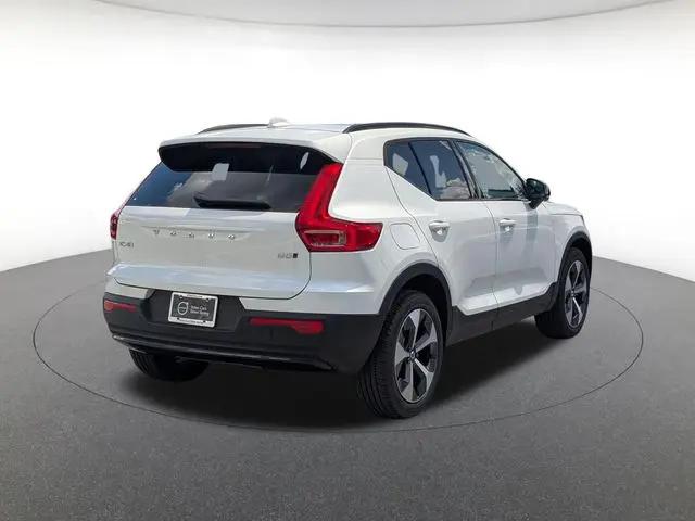 2026 Volvo XC40 Plus, B5 AWD Gas mild hybrid, Dark