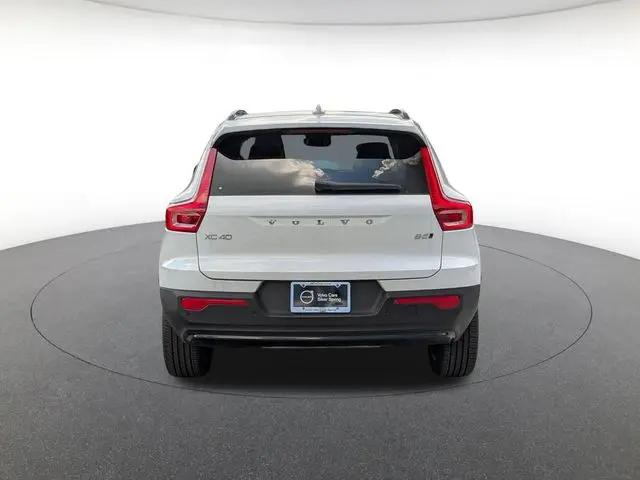2026 Volvo XC40 Plus, B5 AWD Gas mild hybrid, Dark