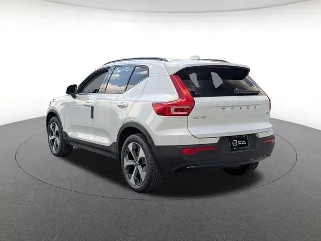 2026 Volvo XC40 Plus, B5 AWD Gas mild hybrid, Dark