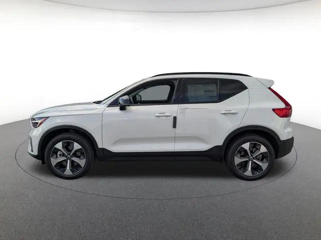 2026 Volvo XC40 Plus, B5 AWD Gas mild hybrid, Dark