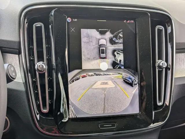 2026 Volvo XC40 Plus, B5 AWD Gas mild hybrid, Dark