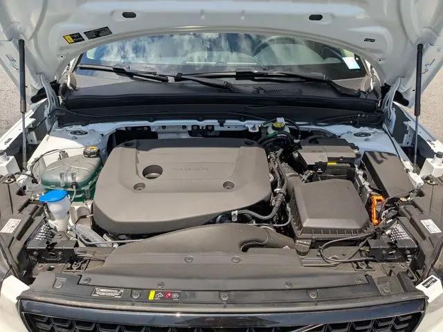 2026 Volvo XC40 Plus, B5 AWD Gas mild hybrid, Dark