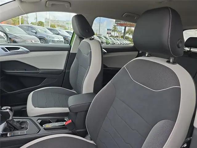 2026 Volkswagen Taos SE