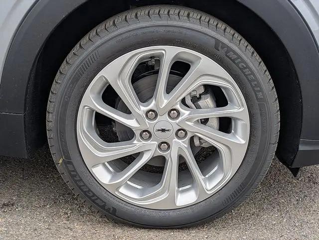 2027 Chevrolet Bolt LT FWD