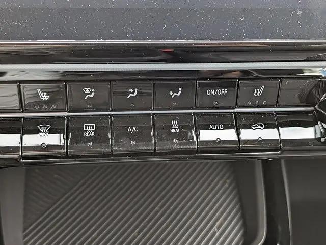 2027 Chevrolet Bolt LT FWD