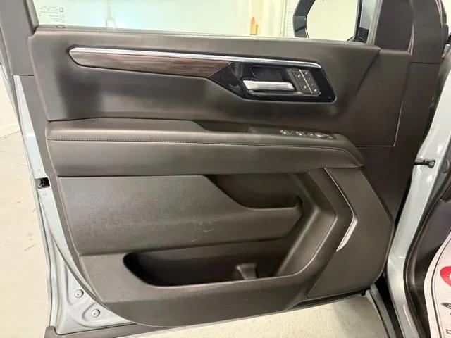 2025 Chevrolet Suburban 4WD Z71