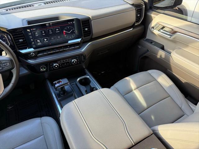 2023 GMC Sierra 1500 2WD Crew Cab Short Box SLT