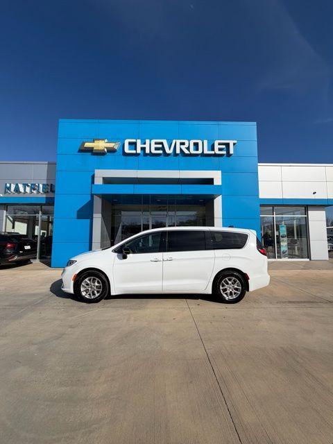 2024 Chrysler Pacifica Touring L for sale in Columbus, KS