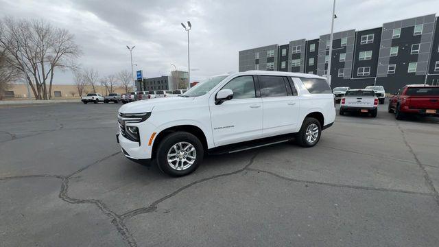 2025 Chevrolet Suburban 4WD LT