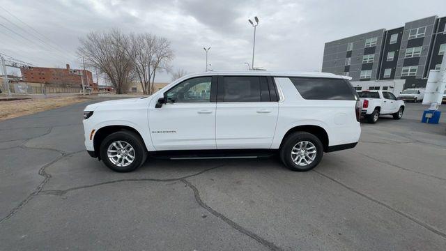 2025 Chevrolet Suburban 4WD LT