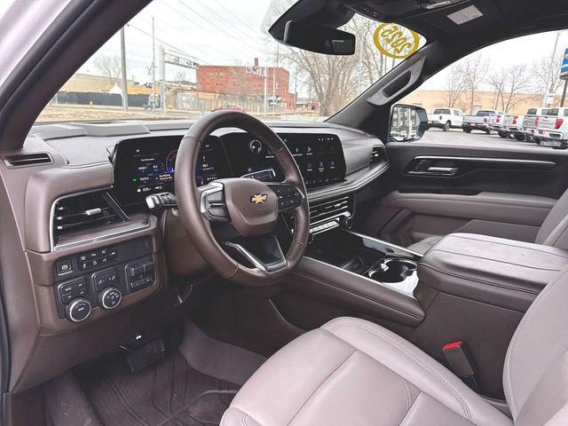 2025 Chevrolet Suburban 4WD LT