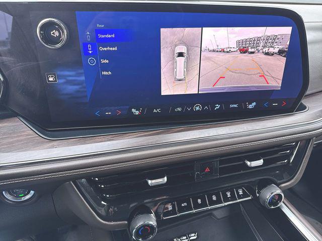 2025 Chevrolet Suburban 4WD LT