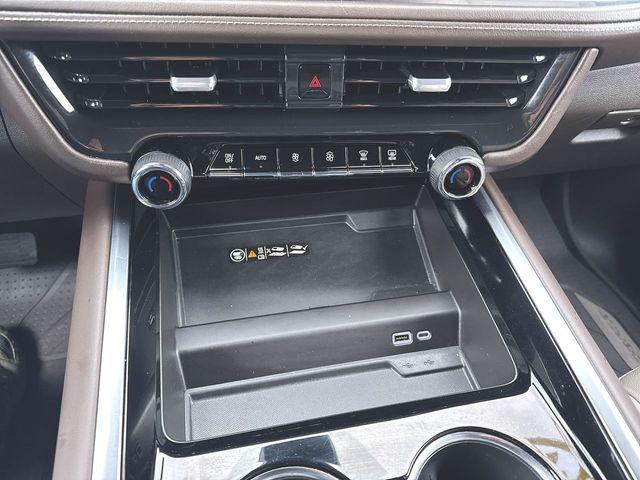 2025 Chevrolet Suburban 4WD LT