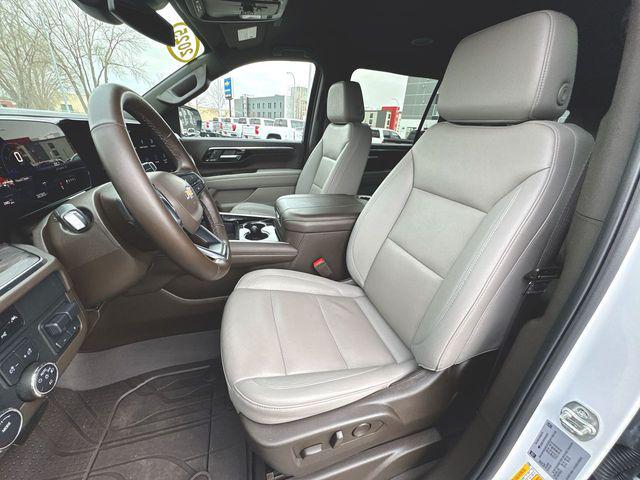 2025 Chevrolet Suburban 4WD LT