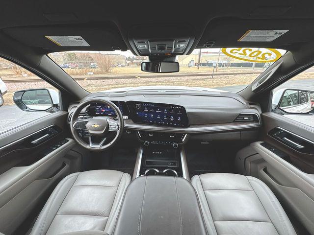 2025 Chevrolet Suburban 4WD LT