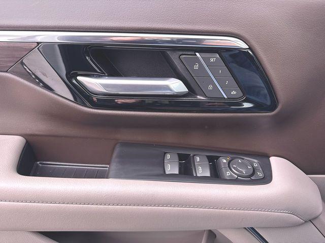 2025 Chevrolet Suburban 4WD LT