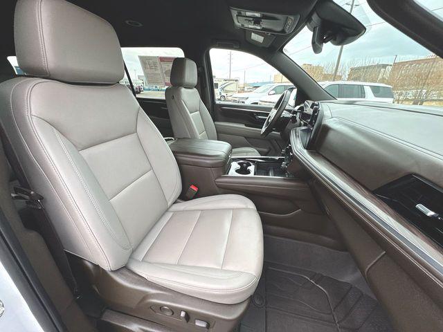 2025 Chevrolet Suburban 4WD LT