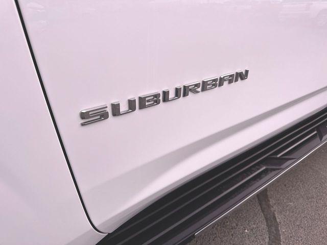 2025 Chevrolet Suburban 4WD LT