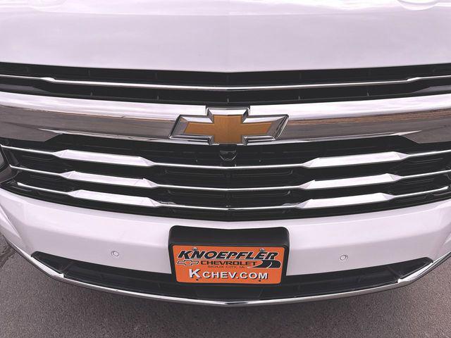 2025 Chevrolet Suburban 4WD LT