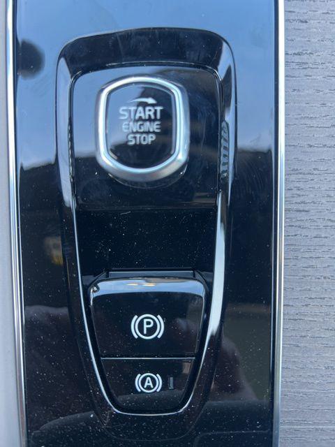 2026 Volvo XC90 Plus, B6 AWD Gas (mild hybrid), Gasoline, Bright, 7 Seats