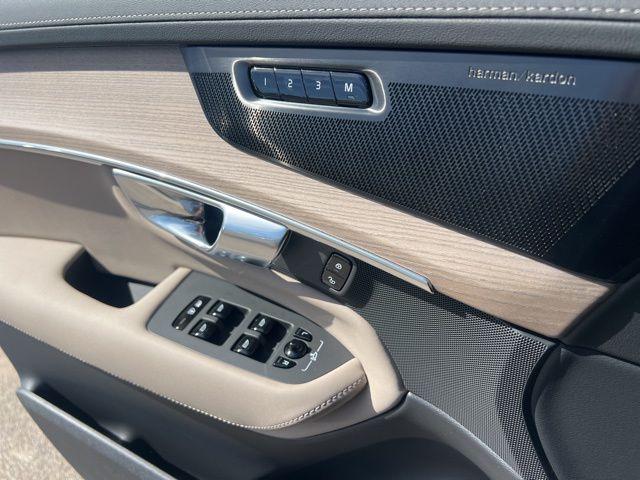 2026 Volvo XC90 Plus, B6 AWD Gas (mild hybrid), Gasoline, Bright, 7 Seats