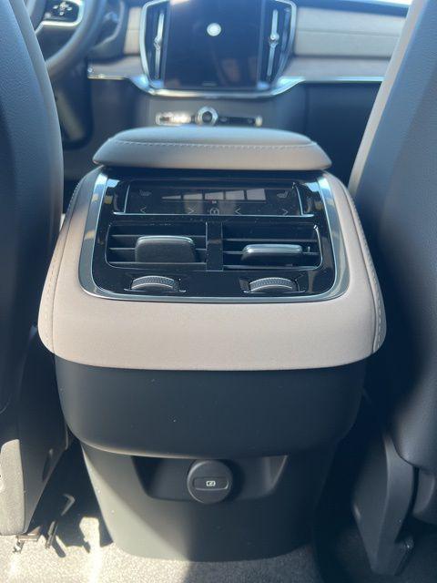 2026 Volvo XC90 Plus, B6 AWD Gas (mild hybrid), Gasoline, Bright, 7 Seats