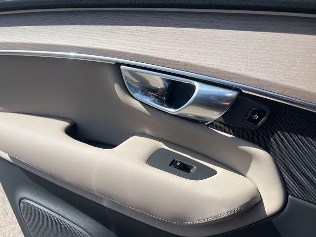 2026 Volvo XC90 Plus, B6 AWD Gas (mild hybrid), Gasoline, Bright, 7 Seats