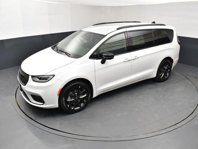 2026 Chrysler Pacifica Select AWD