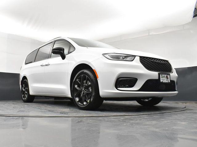 2026 Chrysler Pacifica Select AWD