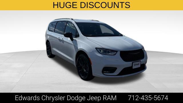 2026 Chrysler Pacifica Select AWD for sale in Council Bluffs, IA