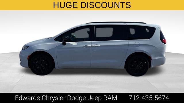 2026 Chrysler Pacifica Select AWD