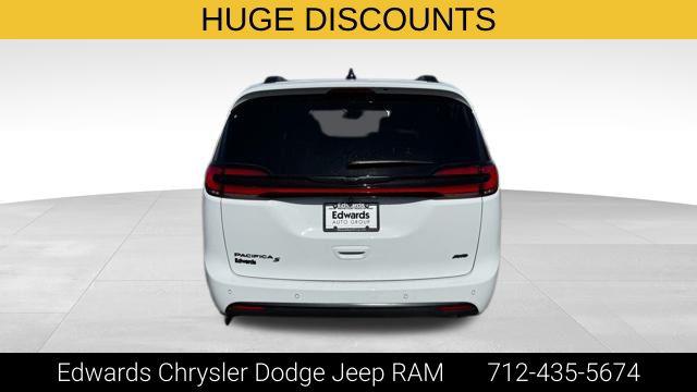 2026 Chrysler Pacifica Select AWD
