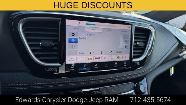 2026 Chrysler Pacifica Select AWD