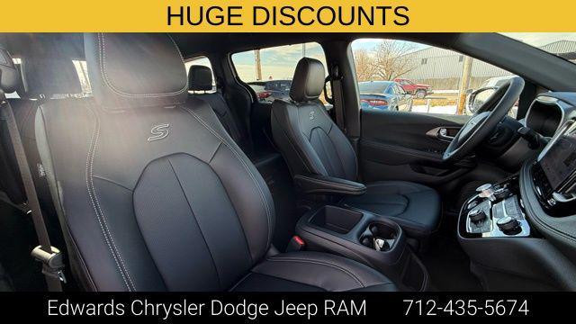2026 Chrysler Pacifica Select AWD