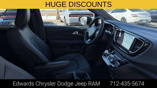 2026 Chrysler Pacifica Select AWD
