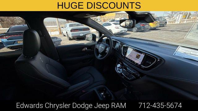 2026 Chrysler Pacifica Select AWD