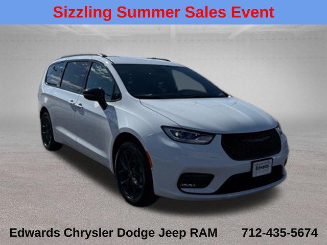 2026 Chrysler Pacifica Select AWD for sale in Council Bluffs, IA
